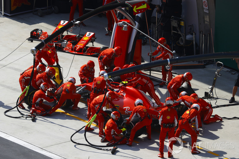 Kimi Raikkonen, Ferrari SF71H, makes a stop