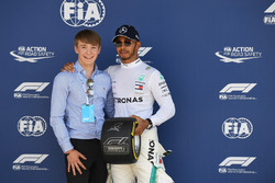Lewis Hamilton, Mercedes-AMG F1 receives the Pirelli Pole Position Award from Billy Monger