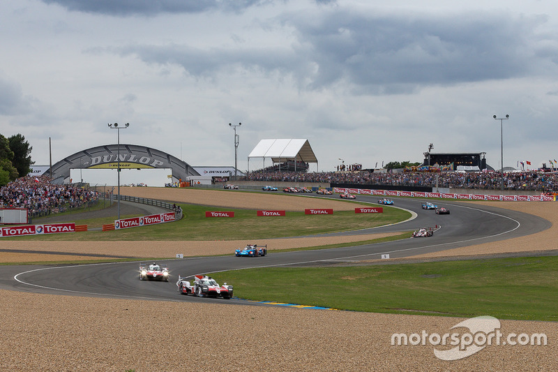 Start: #8 Toyota Gazoo Racing Toyota TS050: Sébastien Buemi, Kazuki Nakajima, Fernando Alonso