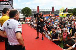 Frederic Vasseur, Sauber, Takım Patronu, Cyril Abiteboul, Renault Sport F1 Direktörü ve Eric Boullier, McLaren Yarış Direktörü