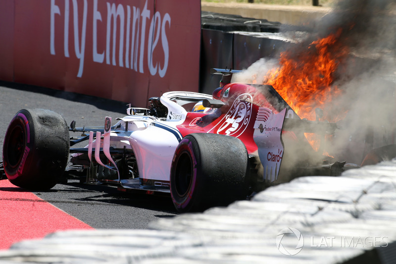 Accident de Marcus Ericsson, Sauber C37, qui prend feu