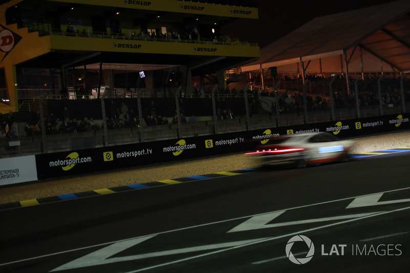 Logo Motorsport.com dan Motorsport.tv di Le Mans