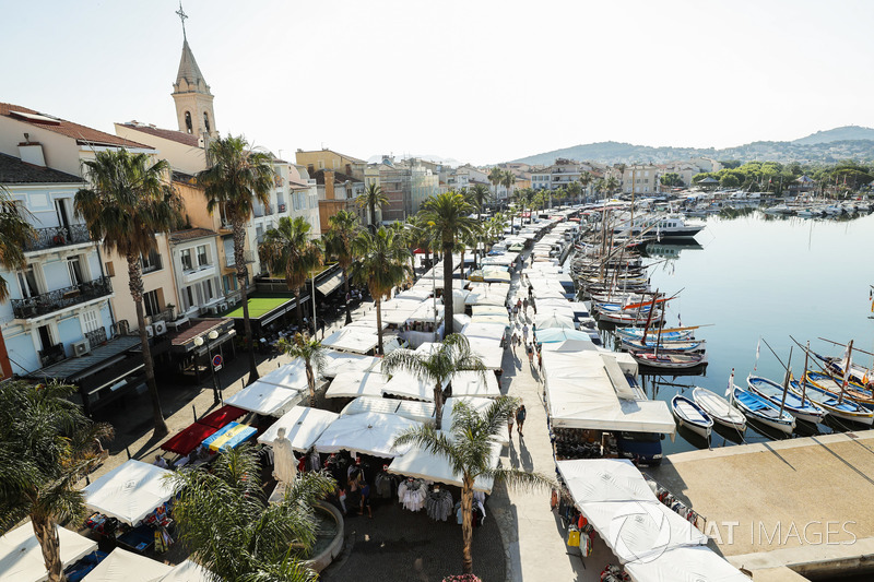 Il mercato e la marina a Sanary sur Mer