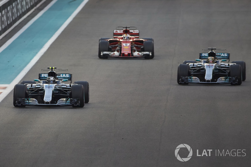 Valtteri Bottas, Mercedes AMG F1 W08, Lewis Hamilton, Mercedes AMG F1 W08, Sebastian Vettel, Ferrari SF70H