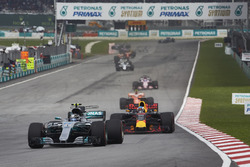Valtteri Bottas, Mercedes AMG F1 W08, Daniel Ricciardo, Red Bull Racing RB13, Stoffel Vandoorne, McLaren MCL32