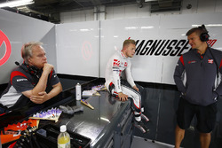 Gene Haas, dueño de Haas F1 Team, Kevin Magnussen, Haas F1 Team