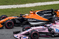 Стоффель Вандорн, McLaren MCL32, Серхіо Перес, Sahara Force India F1 VJM10