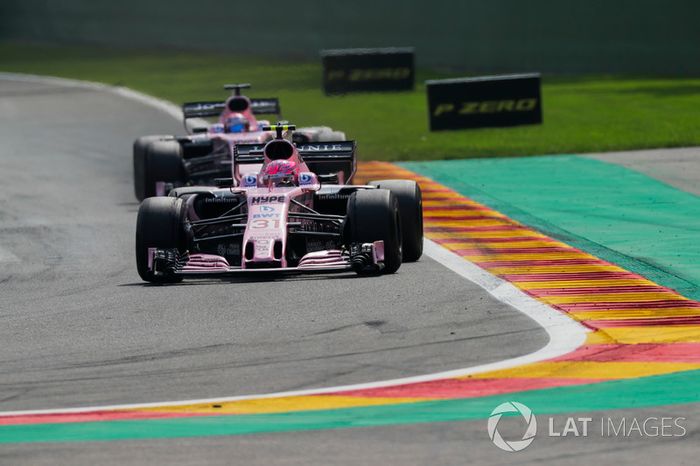 Esteban Ocon, Sahara Force India F1 VJM10 y Sergio Pérez, Sahara Force India F1 VJM10