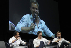 Nico Rosberg, Mercedes AMG F1, Toto Wolff, directeur exécutif Mercedes AMG F1