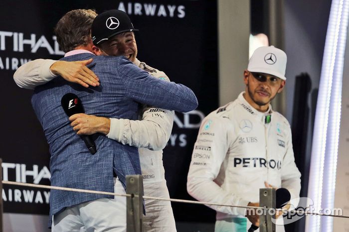 David Coulthard, Red Bull Racing y Scuderia Toro asesor / canal 4 comentarista de F1 con Mercedes AMG F1, mundo campeón Nico Rosberg y Lewis Hamilton, Mercedes AMG F1 en el podio AMG F1