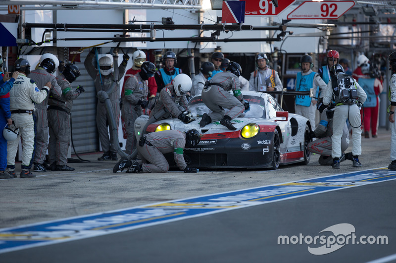 #91 Porsche Team Porsche 911 RSR: Richard Lietz, Frédéric Makowiecki, Patrick Pilet