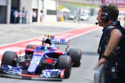 Christian Horner, Red Bull Racing Team Principal and Carlos Sainz Jr., Scuderia Toro Rosso STR12