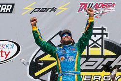 Winner Aric Almirola, Biagi-DenBeste Racing