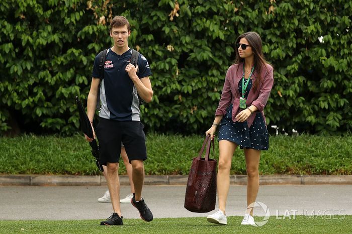 Daniil Kvyat, Scuderia Toro Rosso junto a su novia Kelly Piquet