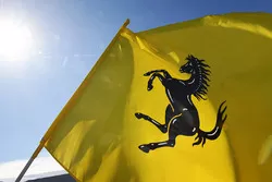 Un drapeau Ferrari