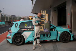 Pole position for Rob Huff, Leopard Racing Team WRT, Volkswagen Golf GTi TCR