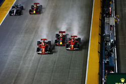 Accrochage Kimi Raikkonen, Ferrari SF70H, Max Verstappen, Red Bull Racing RB13 et Sebastian Vettel, Ferrari SF70H