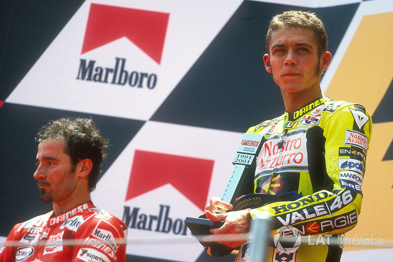 Barcelona 2001 - Más que palabras en la antesala del podio