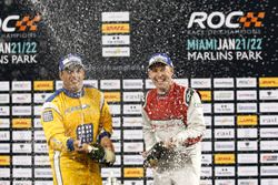 Podio ganador de la carrera Juan Pablo Montoya, segundo lugar Tom Kristensen