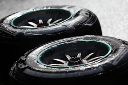 De banden van Pirelli worden gewassen