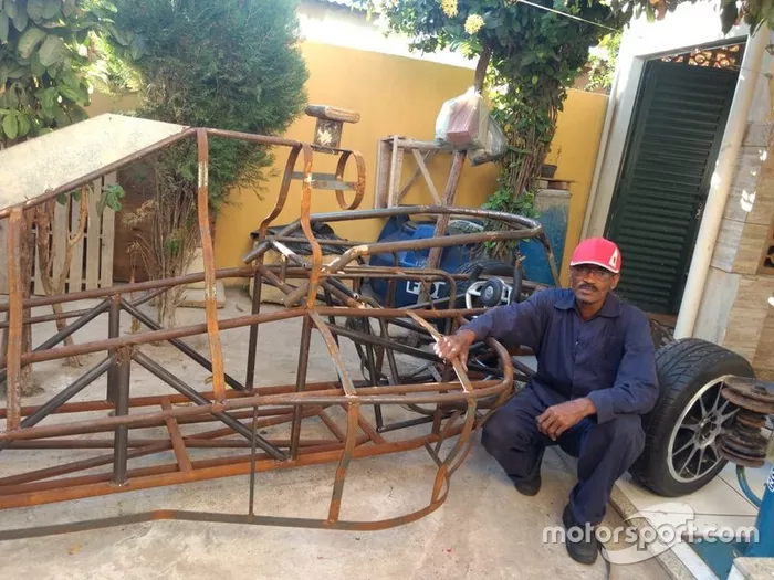 Carro de Fórmula 1 feito por Manoel Luiz