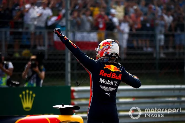 Max Verstappen comemora sua primeira pole position