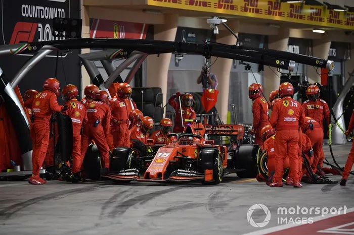 Charles Leclerc, Ferrari SF90 en pits