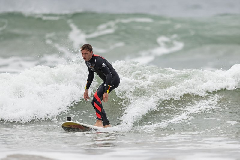 Pierre Gasly fa surf a Torquay
