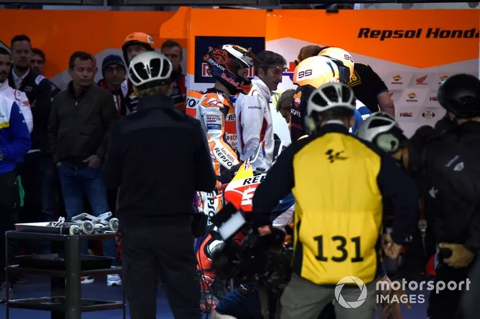 Jorge Lorenzo, Repsol Honda Team, después de su caída