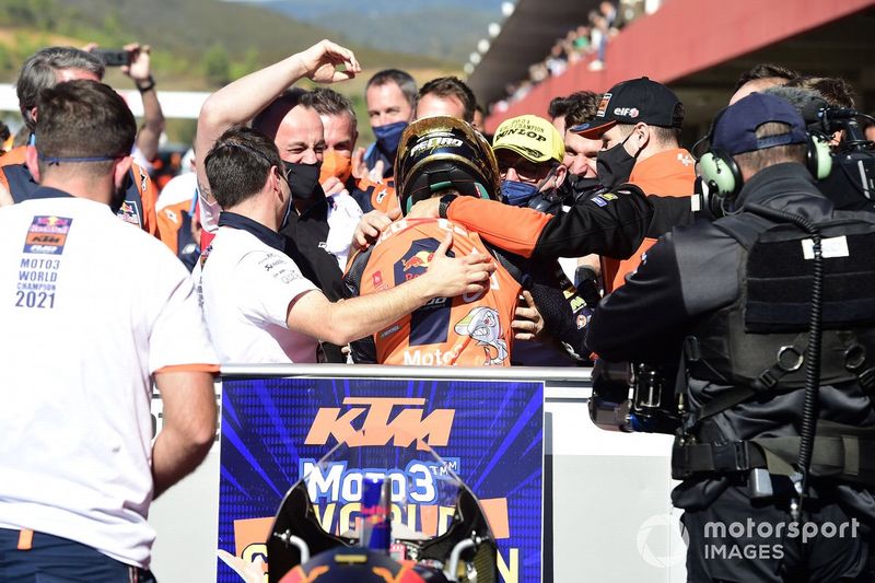 El ganador de la carrera y campeón del mundo Pedro Acosta, Red Bull KTM Ajo