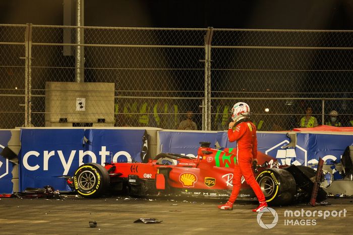 Choque de Charles Leclerc, Ferrari SF21 en la FP2
