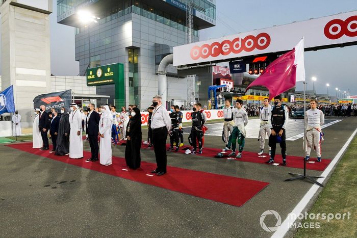 Stefano Domenicali, CEO de la Formula 1, Ross Brawn, director general de la F1 y los altos cargos antes de la salida