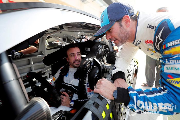 Fernando Alonso en el NASCAR y Jimmie Johnson