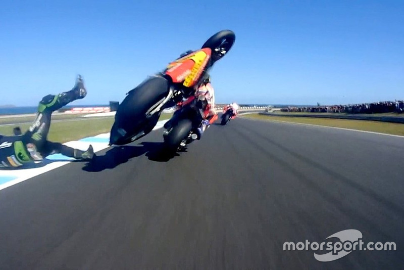 Crash: Johann Zarco, Monster Yamaha Tech 3, Marc Marquez, Repsol Honda Team (Screenshot)