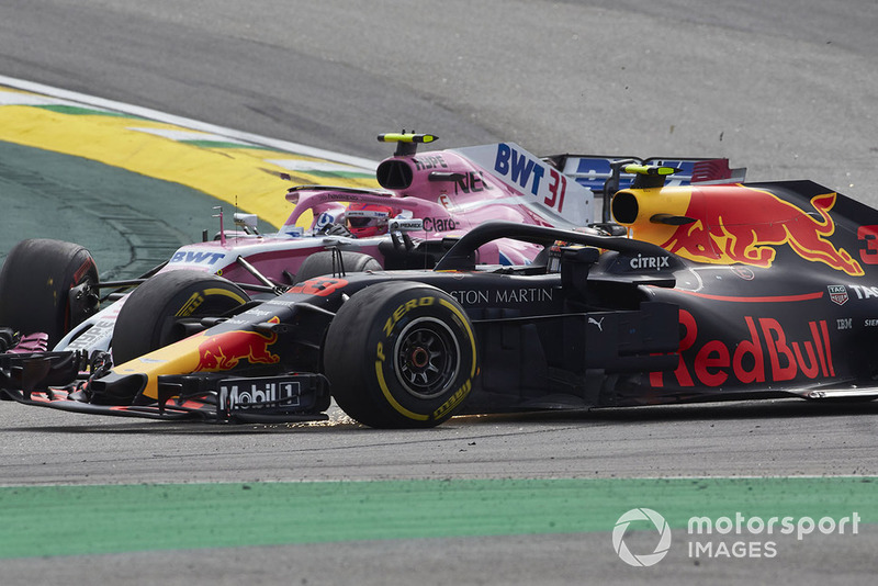 Accrochage entre Max Verstappen, Red Bull Racing RB14, et Esteban Ocon, Racing Point Force India VJM11