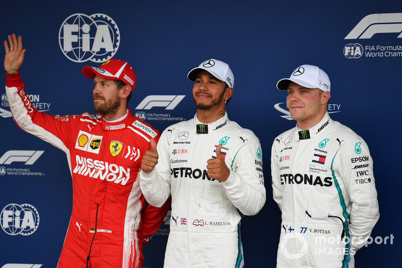 Sebastian Vettel, Ferrari, Lewis Hamilton, Mercedes AMG F1 et Valtteri Bottas, Mercedes AMG F1 dans le Parc Fermé