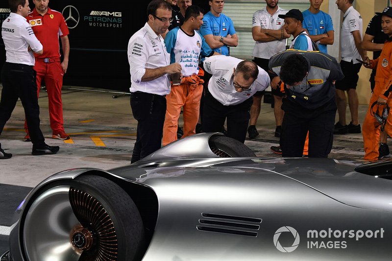 Le concept-car Mercedes-Benz EQ Silver Arrow