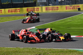 Kimi Raikkonen, Ferrari SF71H et Max Verstappen, Red Bull Racing RB14