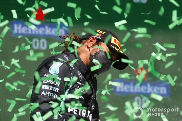Podio: ganador de la carrera Lewis Hamilton, Mercedes