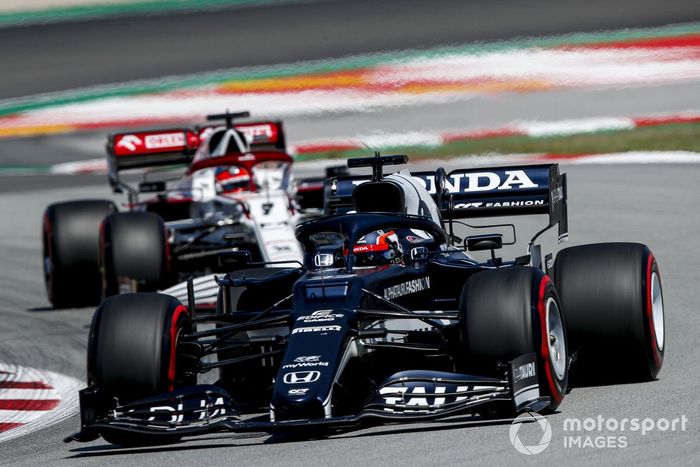 Yuki Tsunoda, AlphaTauri AT02, Kimi Raikkonen, Alfa Romeo Racing C41