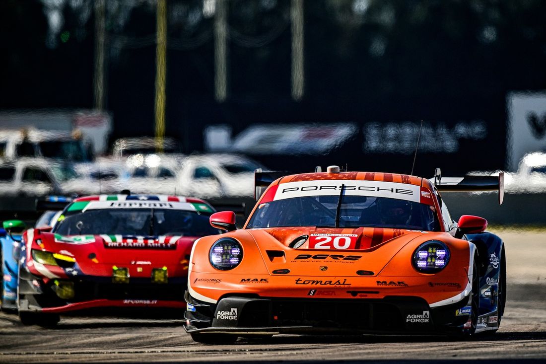 #20 Proton Competition Porsche 911 GT3 R (992): Claudio Schiavoni, Matteo Cressoni, Richard Lietz