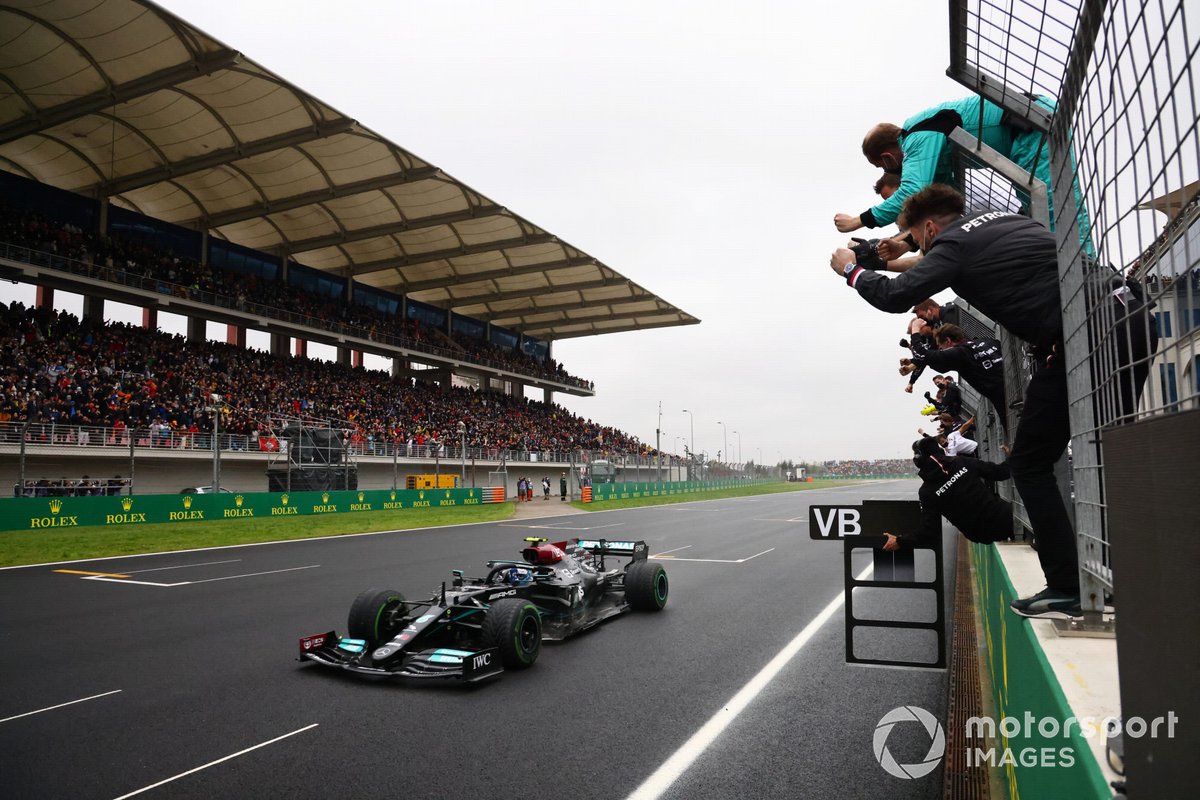 Bottas wins Japanese GP, Mercedes clinch record constructors