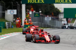 Kimi Raikkonen, Ferrari SF71H, y Sebastian Vettel, Ferrari SF71H 