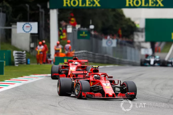 Kimi Raikkonen, Ferrari SF71H, lidera a Sebastian Vettel, Ferrari SF71H 