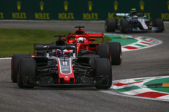 Romain Grosjean, Haas F1 Team VF-18, Sebastian Vettel, Ferrari SF71H and Valtteri Bottas, Mercedes AMG F1 W09