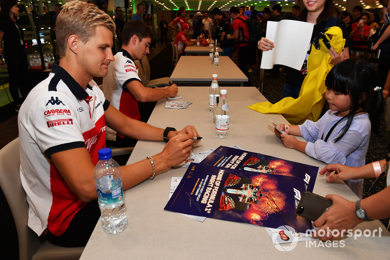Marcus Ericsson, Sauber and Charles Leclerc, Sauber at the fans autograph session