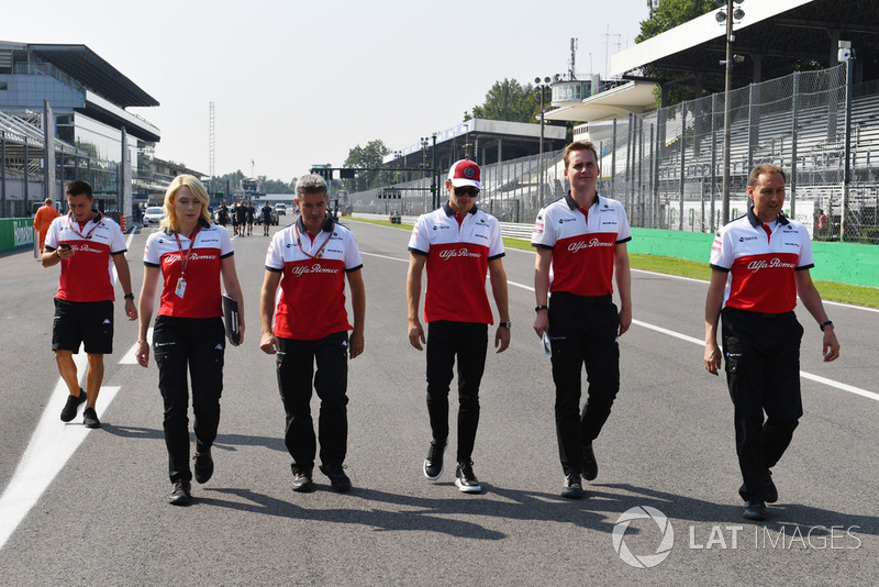 Charles Leclerc, Alfa Romeo Sauber F1 Team walks the track with Xevi Pujolar, Alfa Romeo Sauber F1 Team Head of Track Engineering and Ruth Buscombe, Alfa Romeo Sauber F1 Team Race Strategist