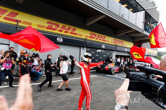 Sebastian Vettel, Ferrari,y Max Verstappen, Red Bull Racing