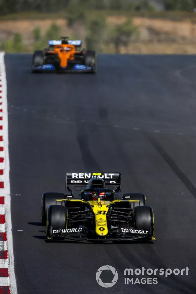 Esteban Ocon, Renault F1 Team R.S.20, Carlos Sainz Jr., McLaren MCL35