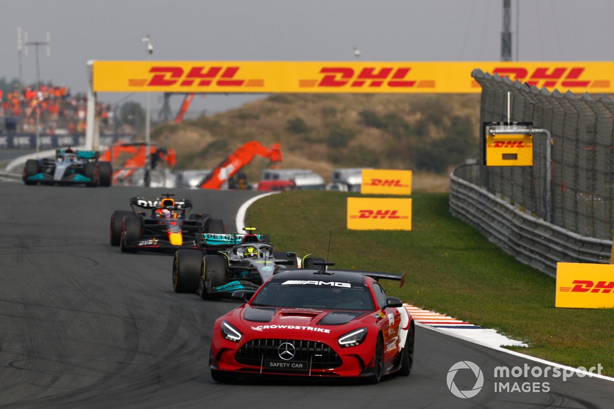 L'intervention de la voiture de sécurité à Zandvoort.